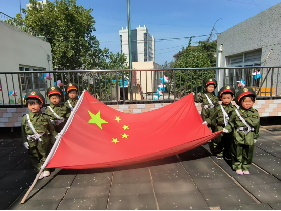 幼教中心（舜耕校区）中二班主题升旗活动---我爱我的幼儿园