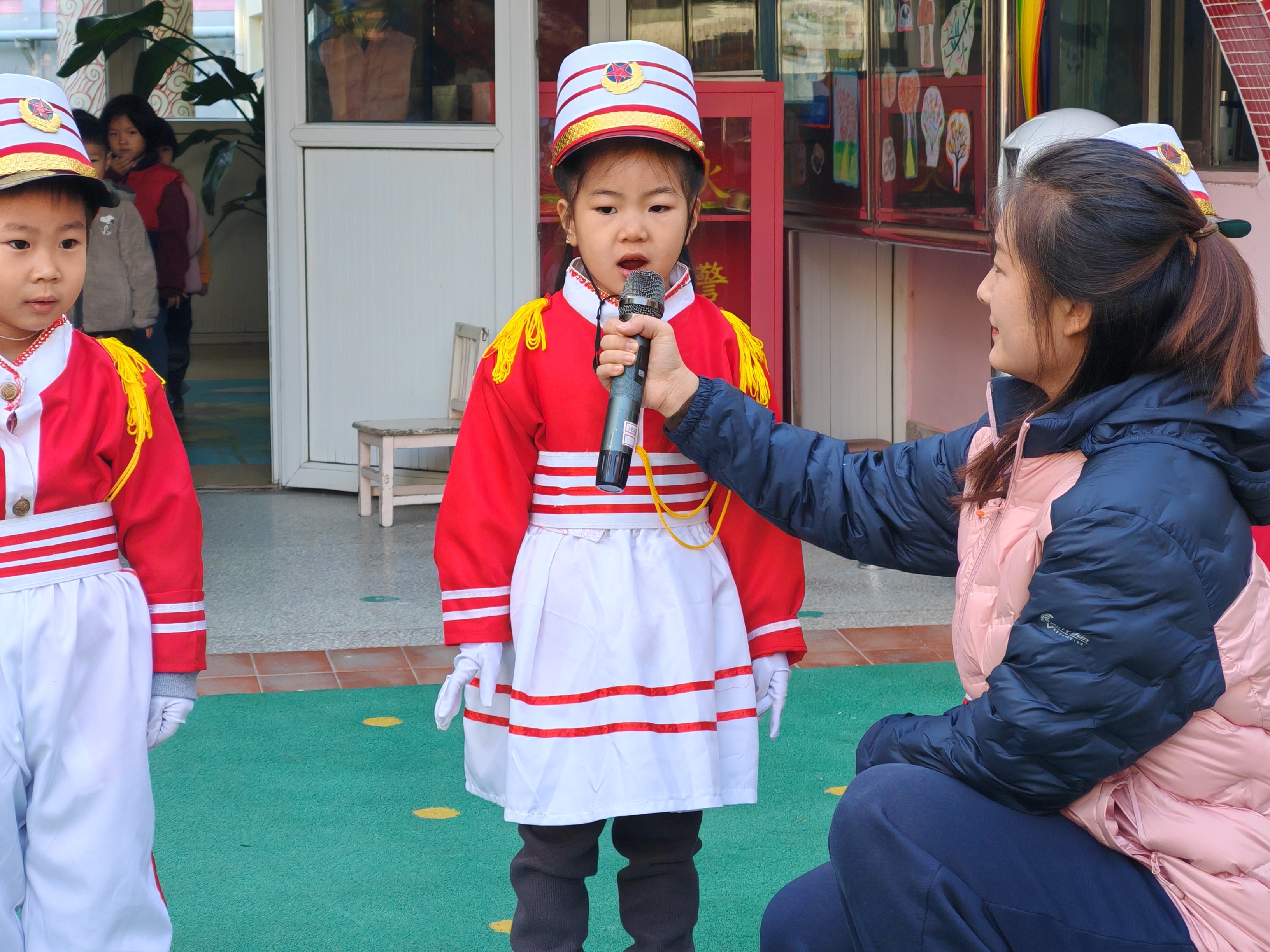 《小小仪式，大大情怀》-舜耕幼儿园中一班主题升旗活动