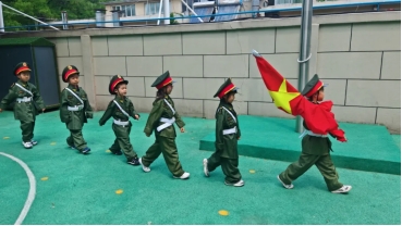 感恩妈妈 温暖同行——幼教中心(燕山校区)中二班主题升旗仪式
